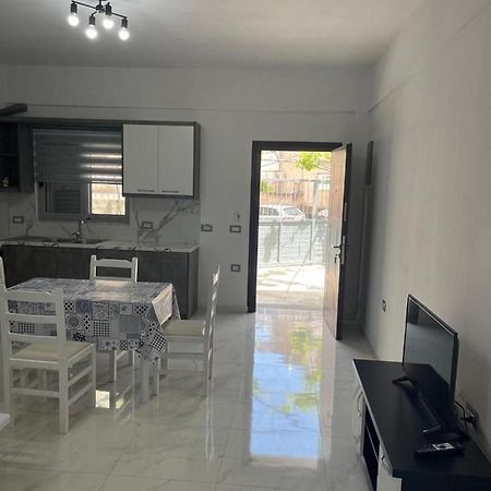 Taku Apartment Sarandë Buitenkant foto