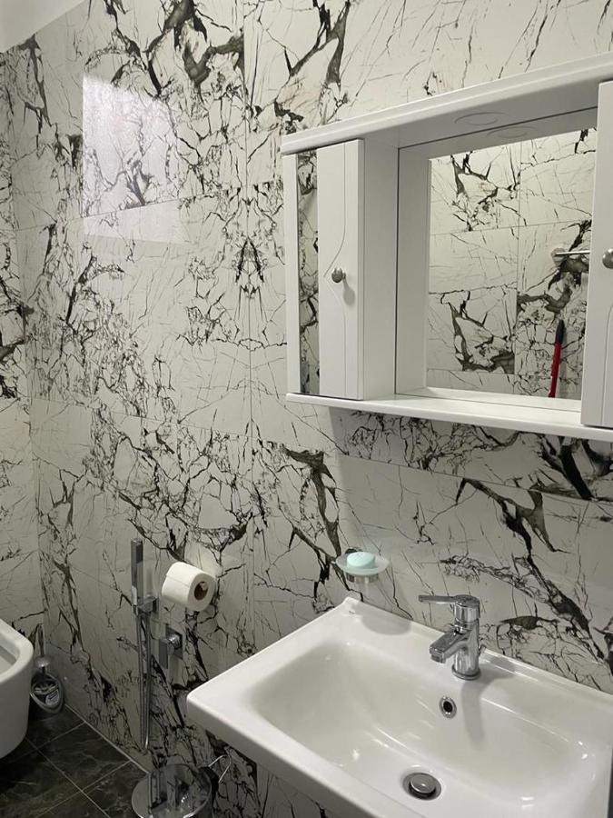 Taku Apartment Sarandë Buitenkant foto
