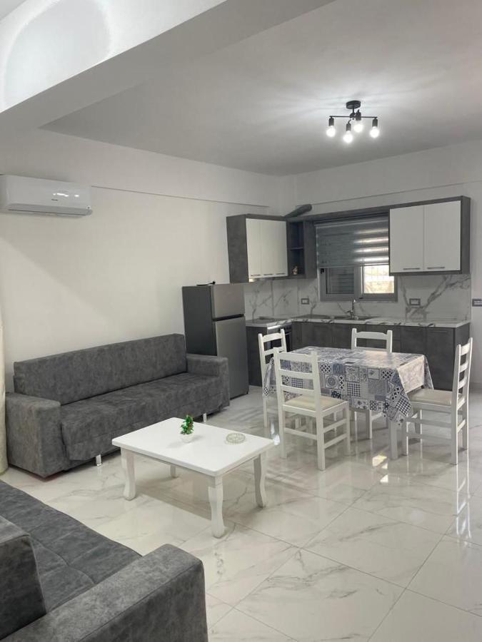 Taku Apartment Sarandë Buitenkant foto
